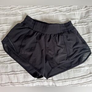 Hottie hot lululemon black low rise 2.5” shorts